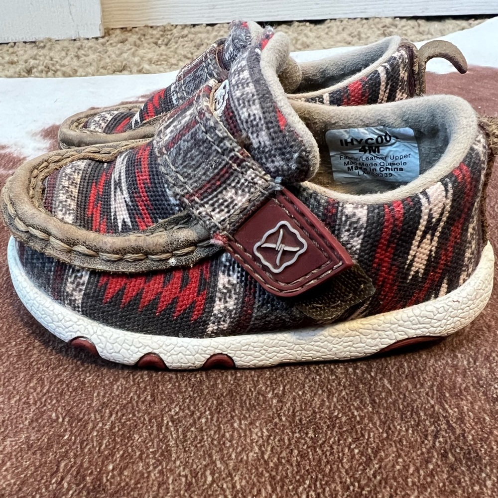 Twisted X Aztec toddler size 4/5 shoes